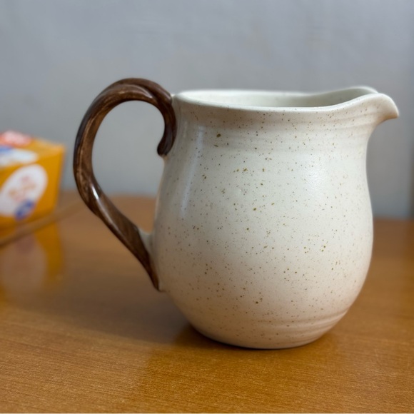 Metlox MCM 1950's Poppytrail
Woodland Gold Autumn Leaf 6" Tall - Picture 5 of 6